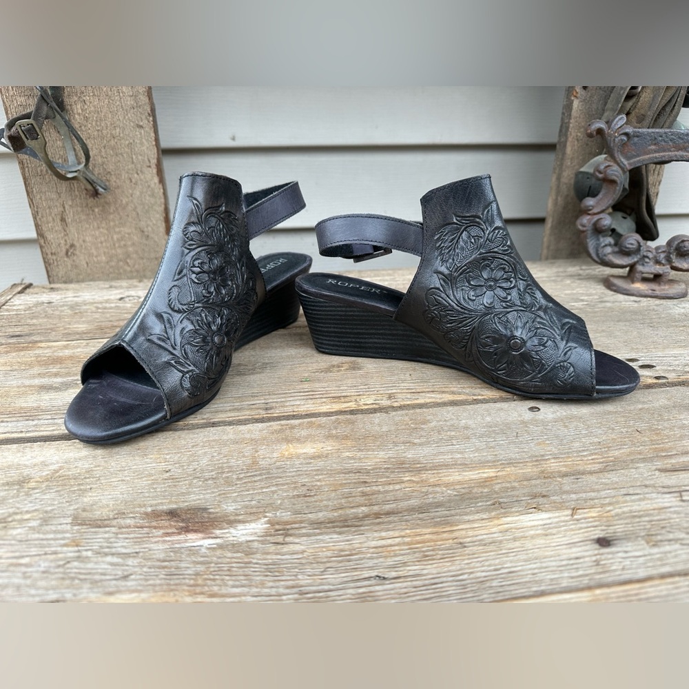 Ladies 7 1/2 Black Roper Western Sandals